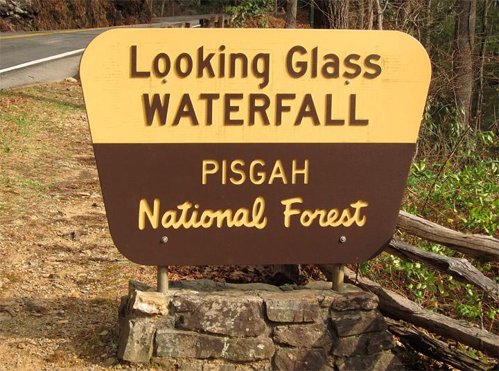 Looking_Glass_Falls_sign