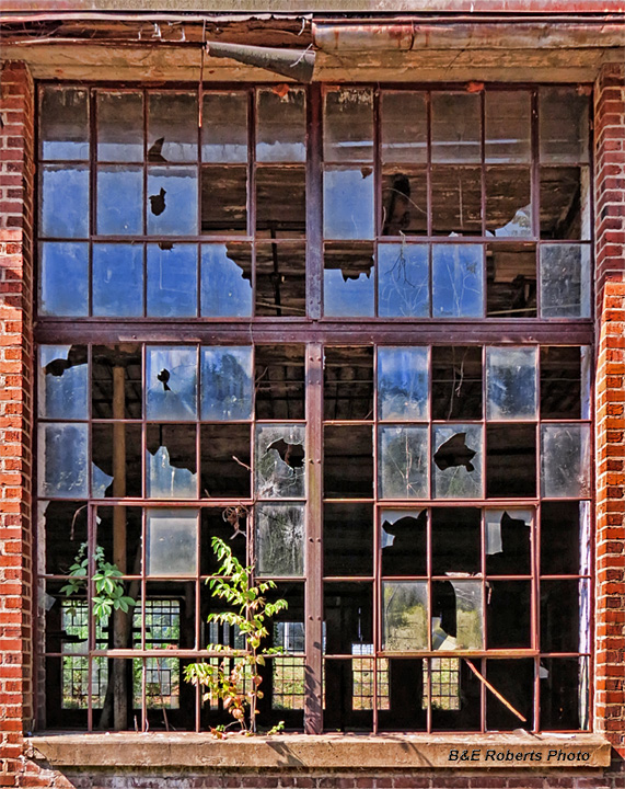 Abandoned_window