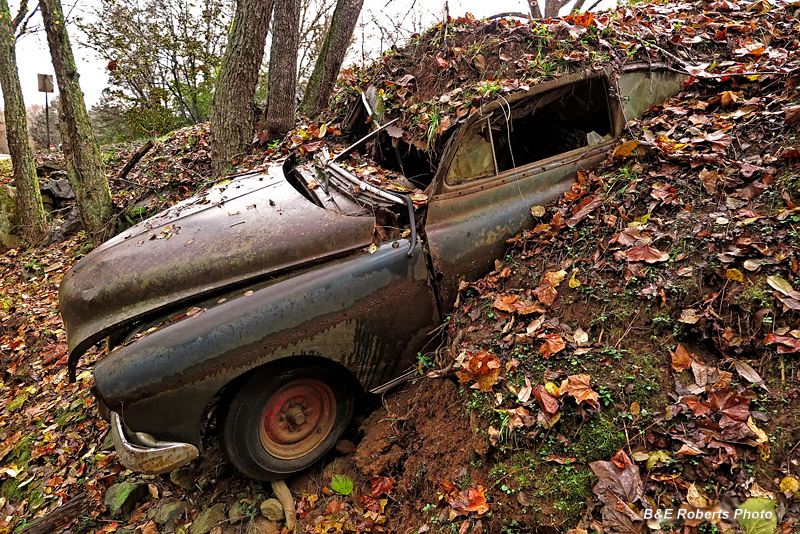 Buried_car