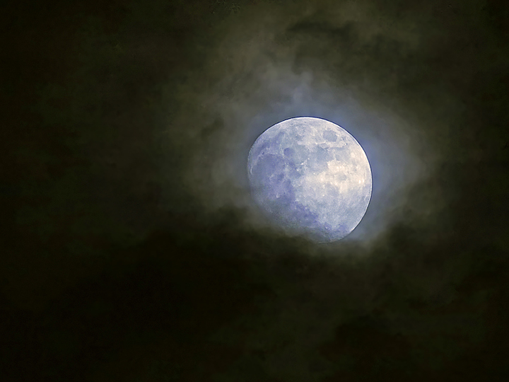 Moon_through_clouds
