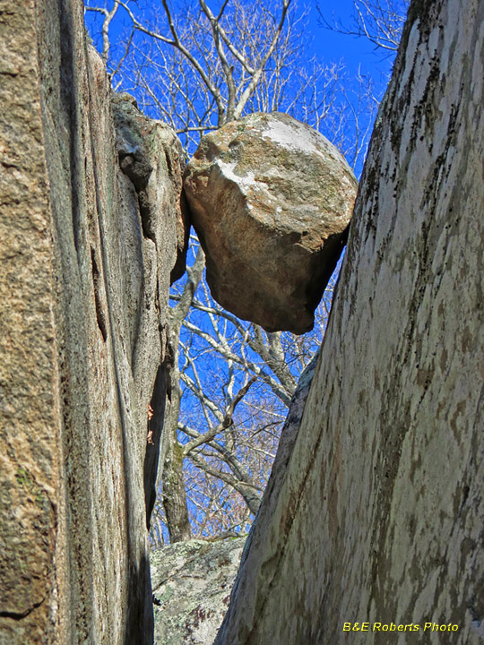 Hanging_boulder