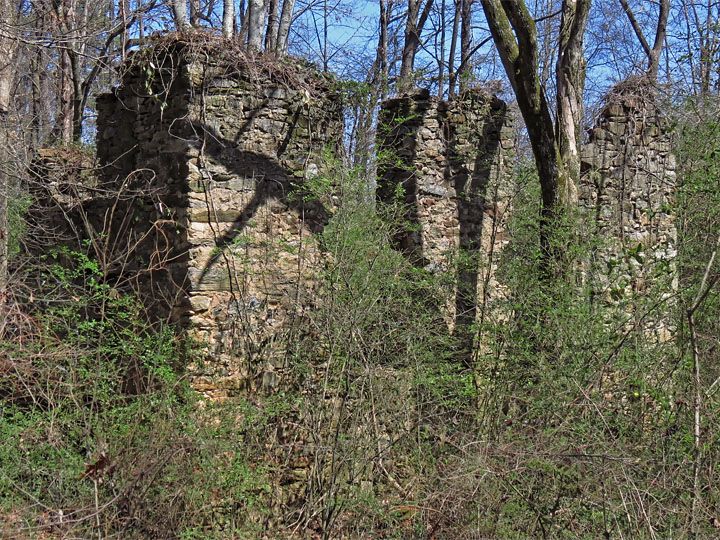 Ruins_across_creek