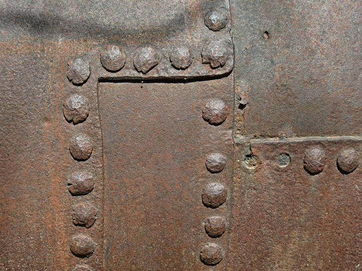 Pipe_rivets
