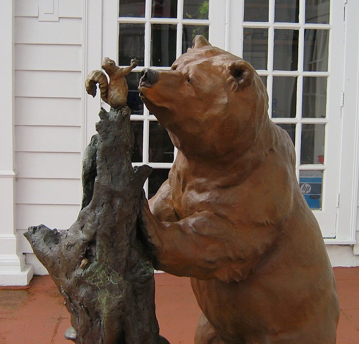 Carved_bear