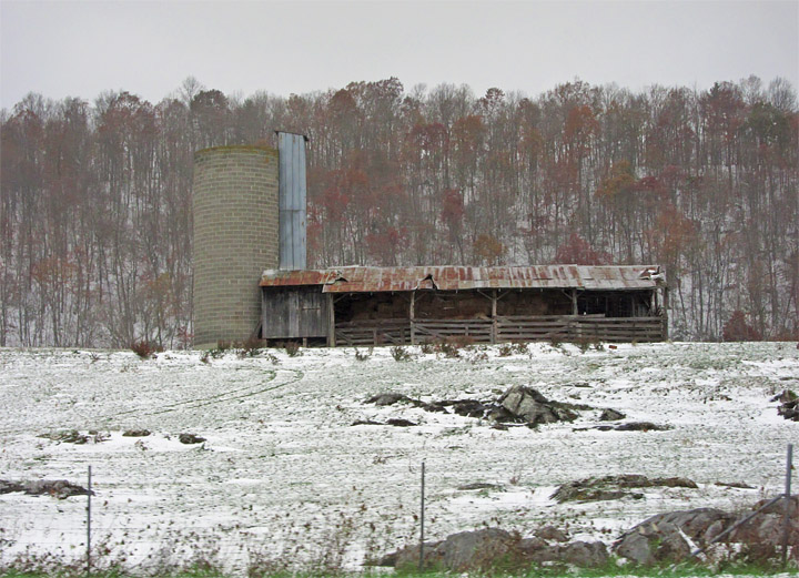 Snowy_barn