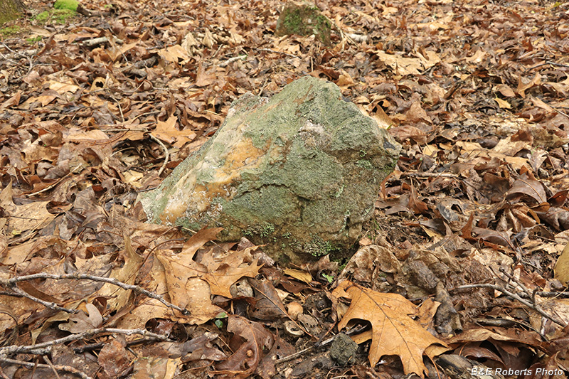 Fieldstone_grave_marker