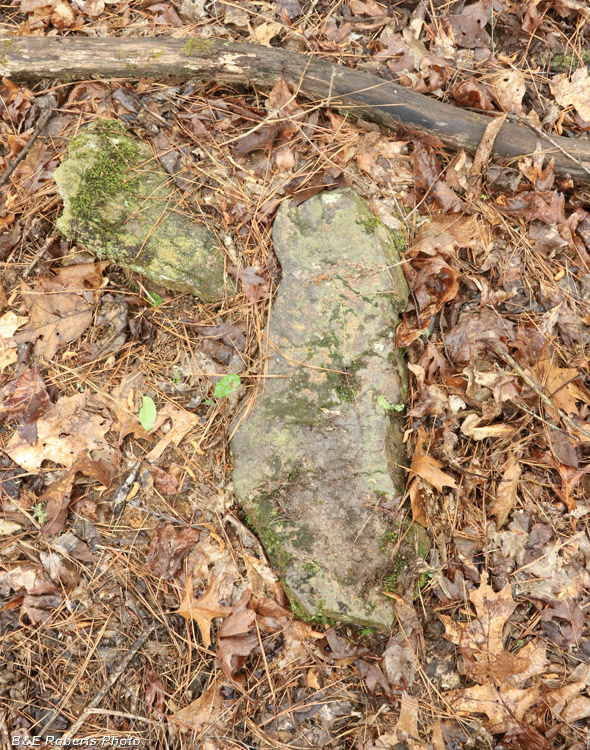 Fieldstone_grave_marker