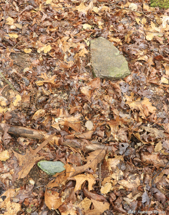 Fieldstone_grave_marker