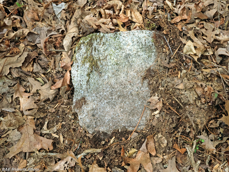 Fieldstone_Grave_marker