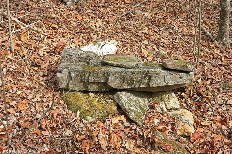 Stacked_rock_support