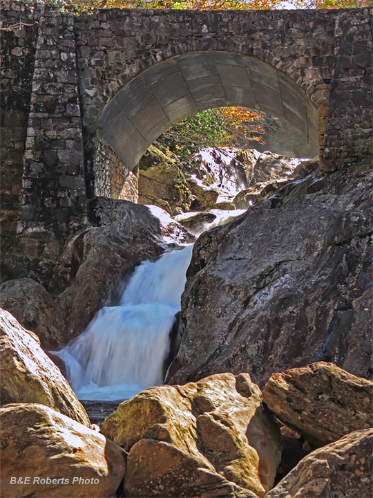 Stone_Bridge_Falls