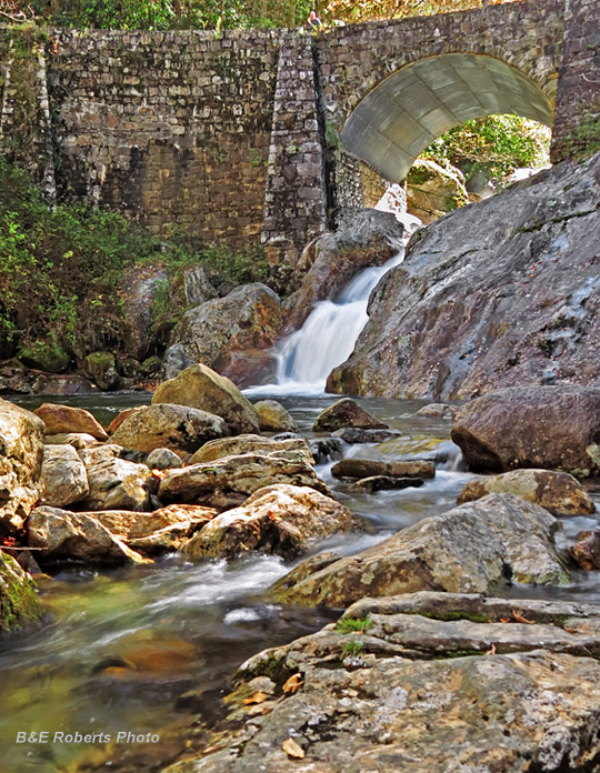 Stone_Bridge_Falls