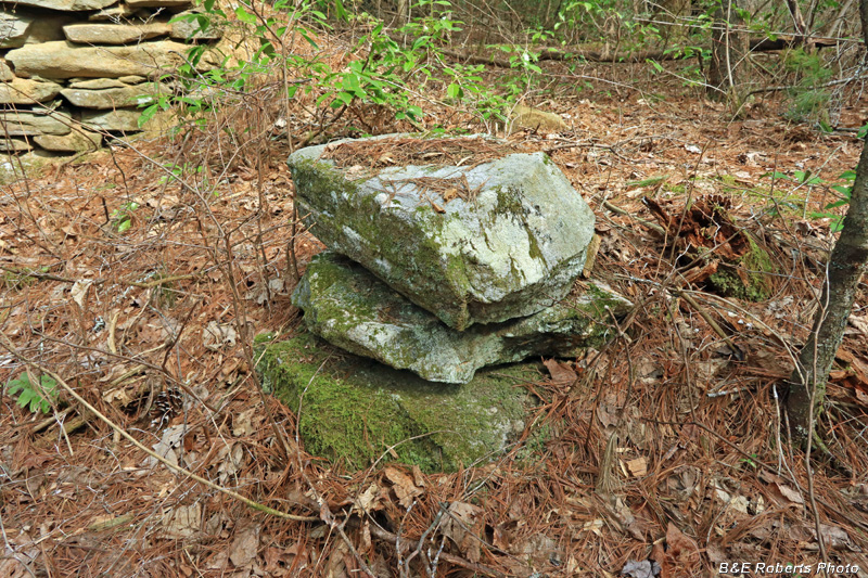 Stacked_rock_corner