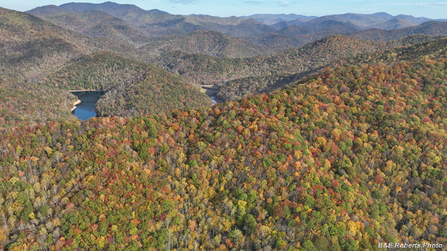 Nantahala_River_and_ridge_color