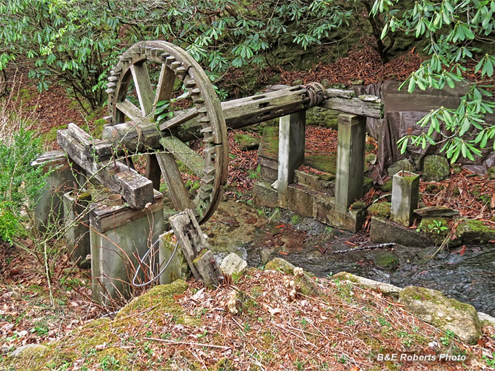 Lick_Log_Mill_wheel