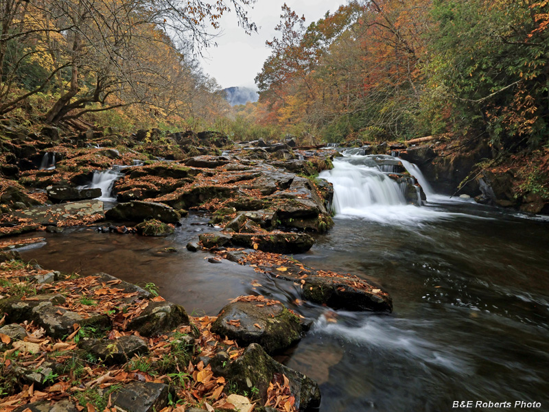 Nantahala_rapids_waterfall