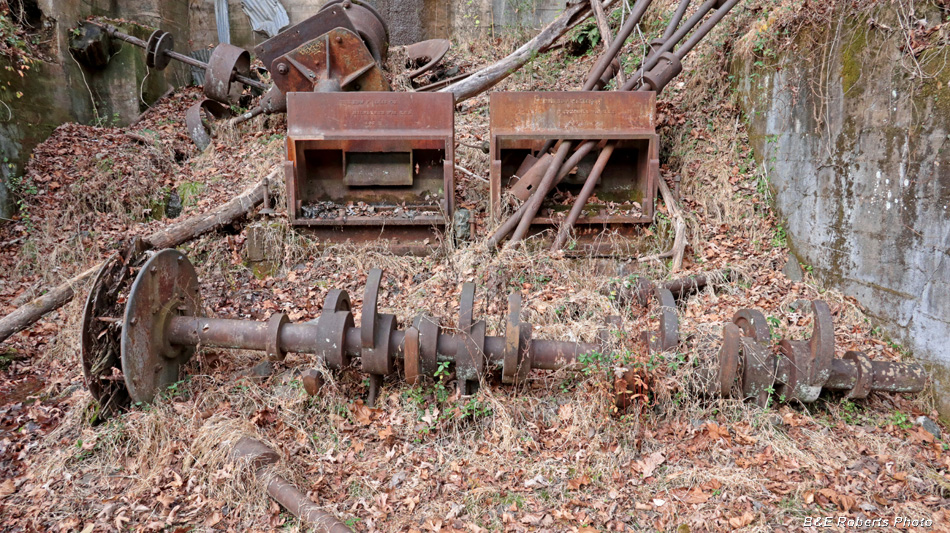 Stamp_mill_ruins