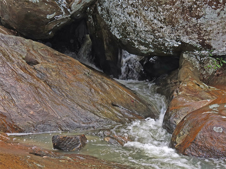 Water_under_Boulders