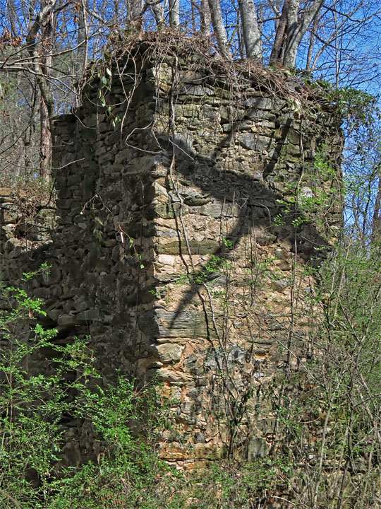 Ruins_across_creek