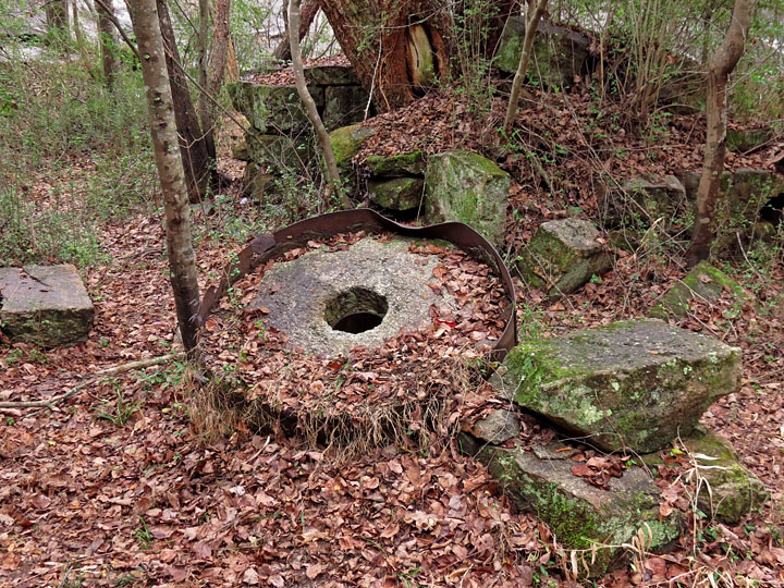 Millstone_and_mill_ruin