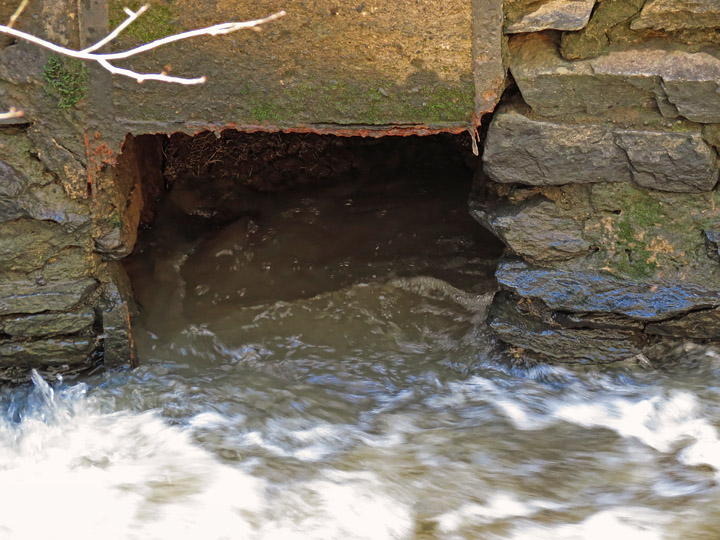 Sluice_gate_cavity