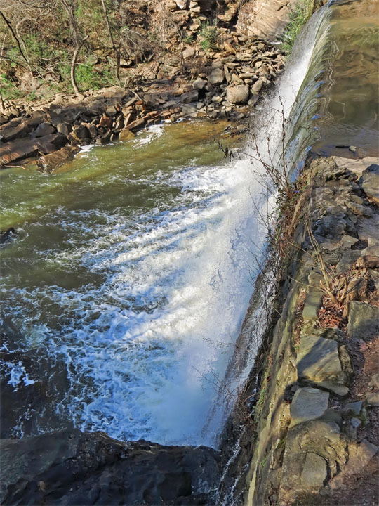 Dam_falls_looking_down