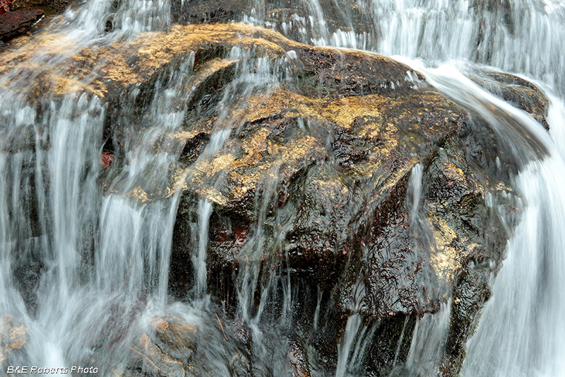 Colored_rock_cascades