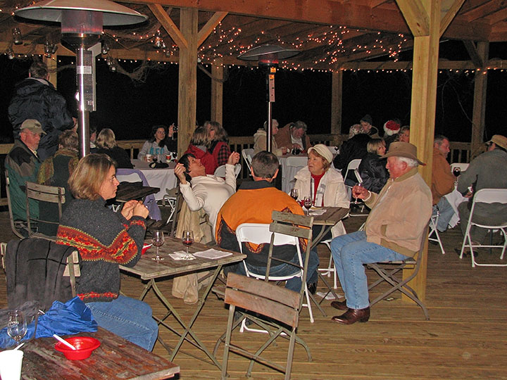 Crowd_on_deck