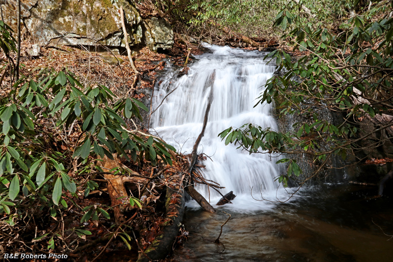 Burnett_Creek_Falls